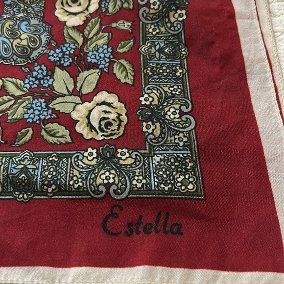 Estrella Vintage Scarf. Floral pattern. Silky - Picture 2 of 4